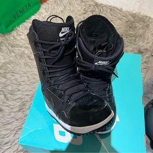Nike Womens snowboarding boots (7.5)
